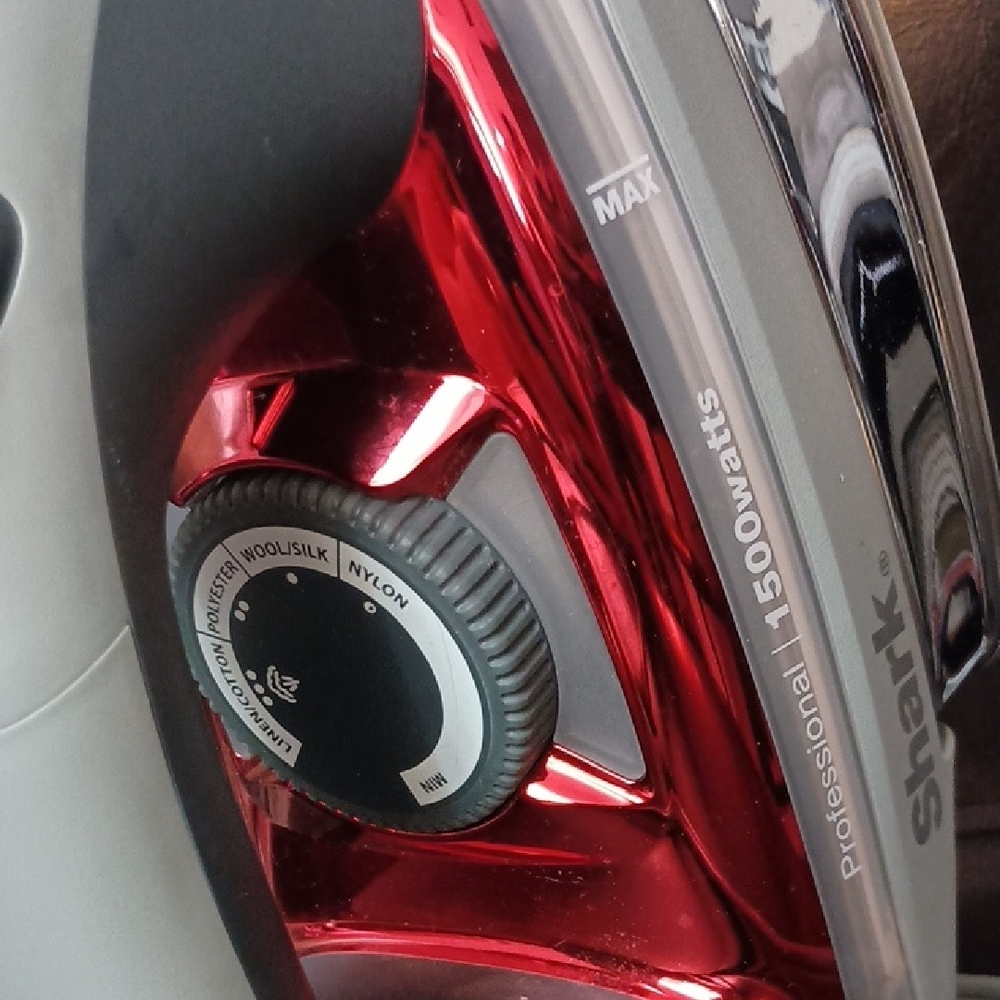 Sleek Red and Gray Iron - Picture 4 of 9
